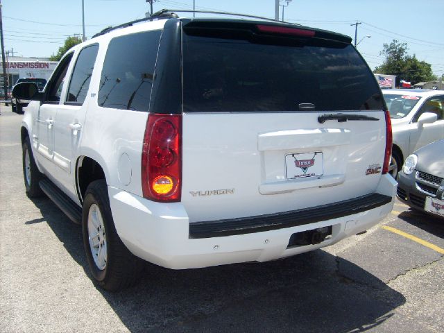 2007 GMC Yukon Reg Cab 124 WB SLT