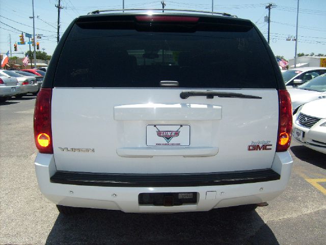 2007 GMC Yukon Reg Cab 124 WB SLT