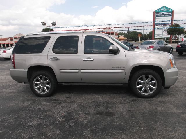 2008 GMC Yukon EX - DUAL Power Doors