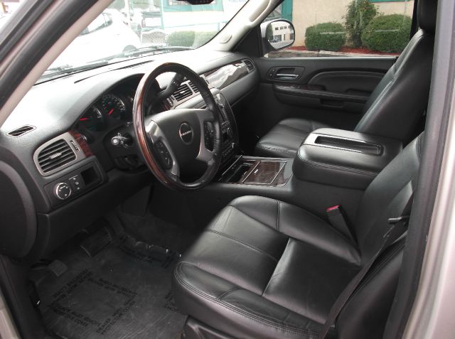 2008 GMC Yukon EX - DUAL Power Doors