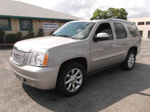 2008 GMC Yukon EX - DUAL Power Doors