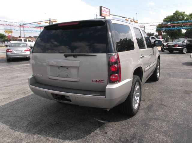 2008 GMC Yukon EX - DUAL Power Doors