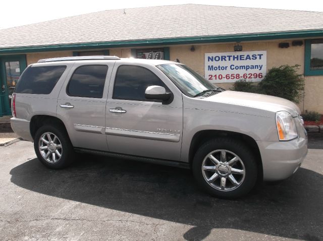 2008 GMC Yukon EX - DUAL Power Doors