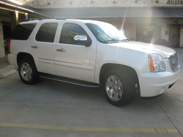 2008 GMC Yukon 4WD Crew Cab 6-3/4 Ft Box King Ranch