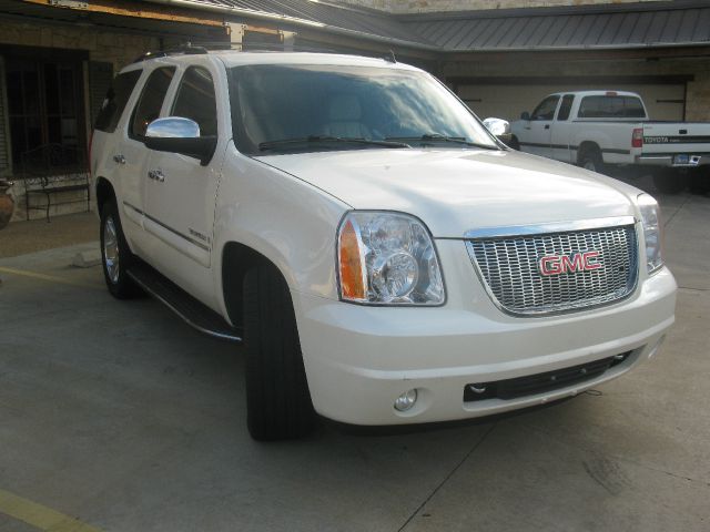 2008 GMC Yukon 4WD Crew Cab 6-3/4 Ft Box King Ranch