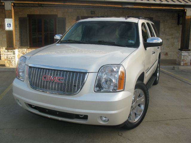 2008 GMC Yukon 4WD Crew Cab 6-3/4 Ft Box King Ranch