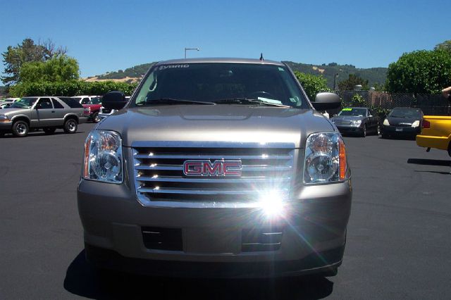 2008 GMC Yukon 4DR SDN I4 EX AT