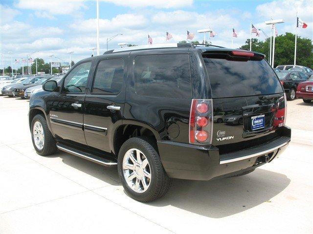 2008 GMC Yukon EX Sedan 4D