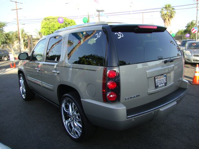 2008 GMC Yukon EX - DUAL Power Doors