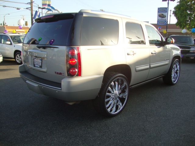 2008 GMC Yukon EX - DUAL Power Doors