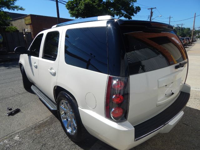 2009 GMC Yukon Ram 3500 Diesel 2-WD