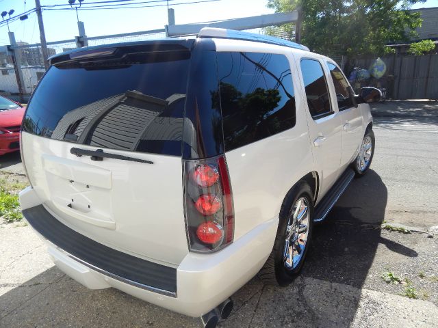 2009 GMC Yukon Ram 3500 Diesel 2-WD