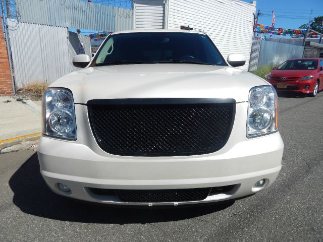 2009 GMC Yukon Ram 3500 Diesel 2-WD