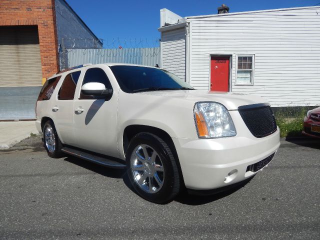 2009 GMC Yukon Ram 3500 Diesel 2-WD