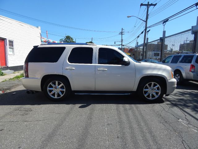 2009 GMC Yukon Ram 3500 Diesel 2-WD