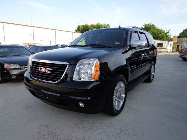 2009 GMC Yukon 4WD Crew Cab 6-3/4 Ft Box King Ranch