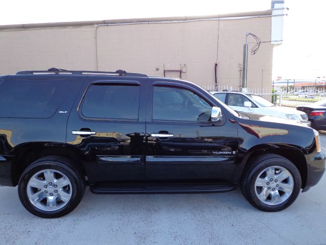 2009 GMC Yukon 4WD Crew Cab 6-3/4 Ft Box King Ranch