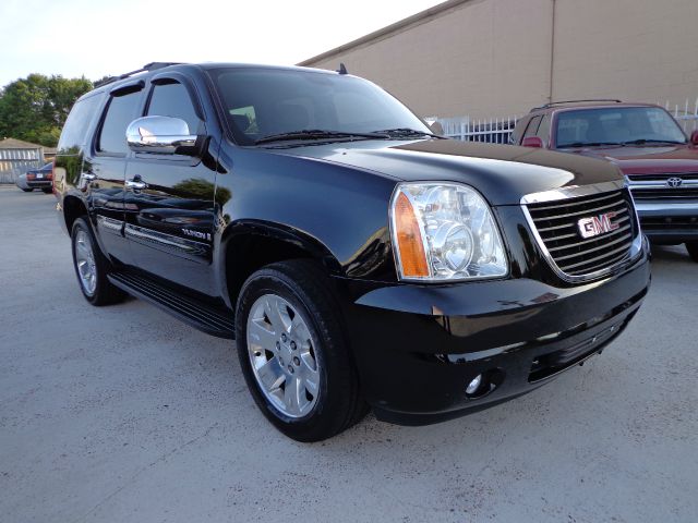 2009 GMC Yukon 4WD Crew Cab 6-3/4 Ft Box King Ranch