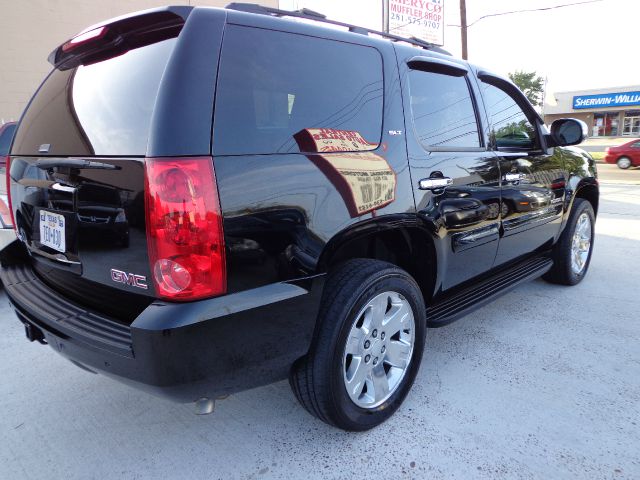 2009 GMC Yukon 4WD Crew Cab 6-3/4 Ft Box King Ranch