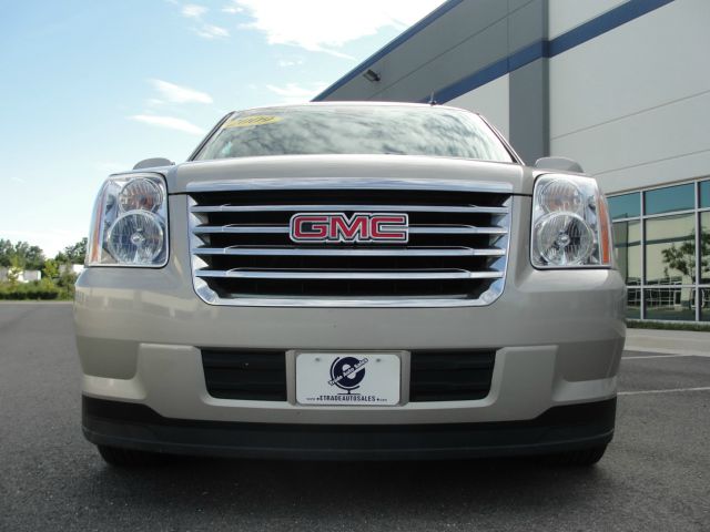 2009 GMC Yukon 4DR SDN I4 EX AT