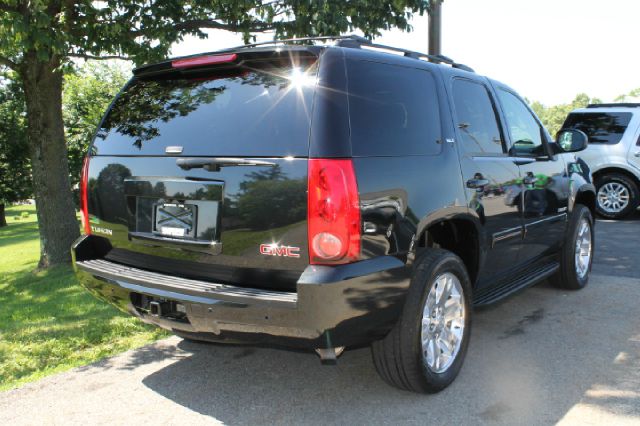 2010 GMC Yukon SE - LOW Miles