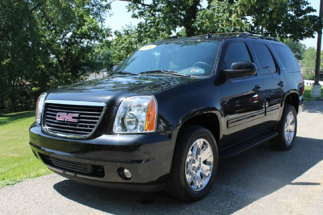 2010 GMC Yukon SE - LOW Miles