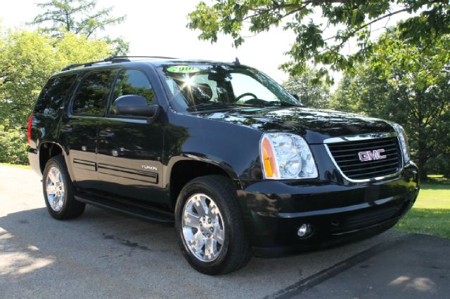 2010 GMC Yukon SE - LOW Miles