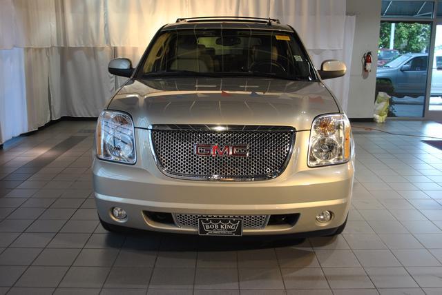 2010 GMC Yukon EX Sedan 4D