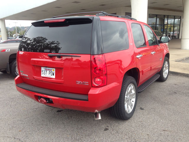 2010 GMC Yukon Vanden Plas Sedan 4D