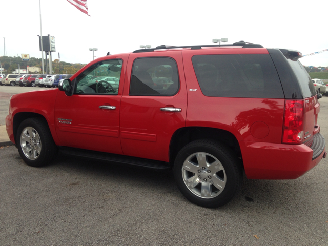 2010 GMC Yukon Vanden Plas Sedan 4D