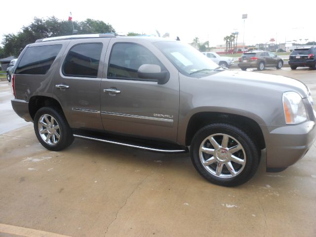 2011 GMC Yukon Ram 3500 Diesel 2-WD