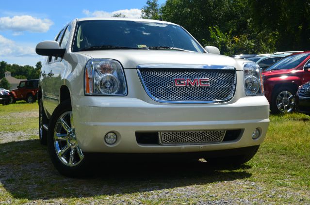 2011 GMC Yukon Ram 3500 Diesel 2-WD