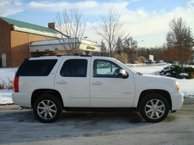 2011 GMC Yukon Wagon SE