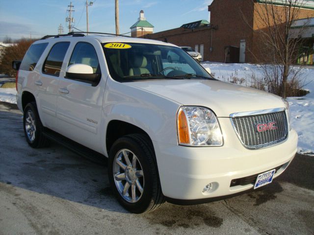 2011 GMC Yukon Wagon SE