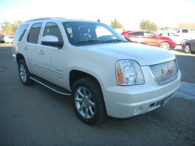 2011 GMC Yukon LT, Z71, Crewcab