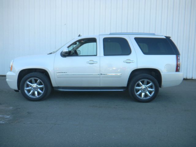 2011 GMC Yukon LT, Z71, Crewcab