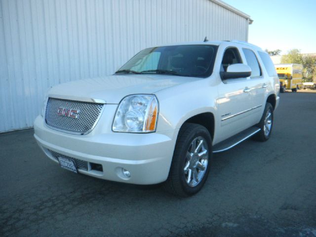 2011 GMC Yukon LT, Z71, Crewcab