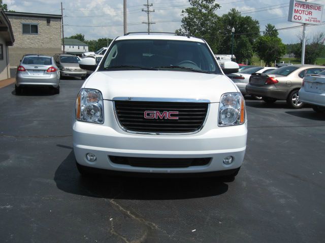 2012 GMC Yukon SE - LOW Miles