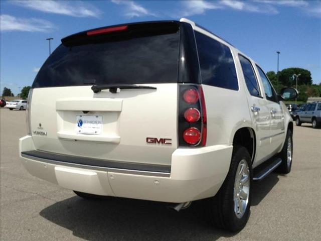 2013 GMC Yukon EX Sedan 4D