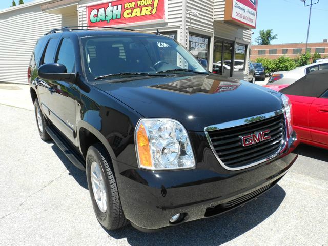 2013 GMC Yukon Wagon SE