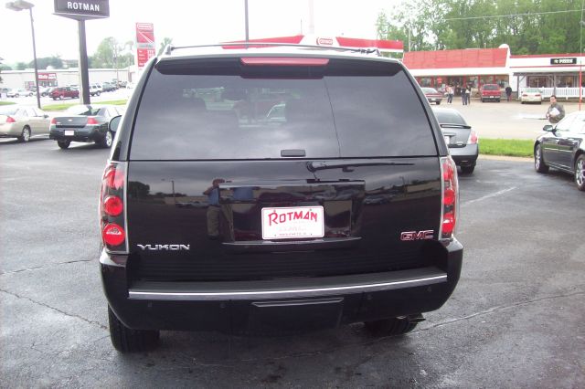 2013 GMC Yukon Ram 3500 Diesel 2-WD