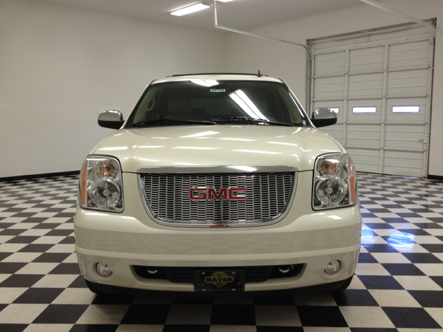 2013 GMC Yukon Wagon SE