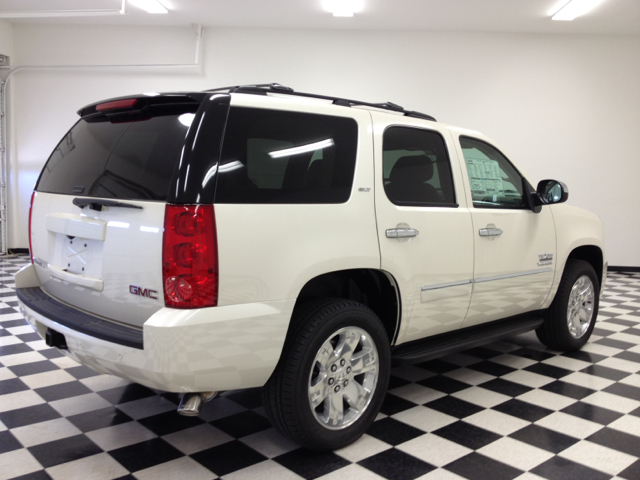 2013 GMC Yukon Wagon SE