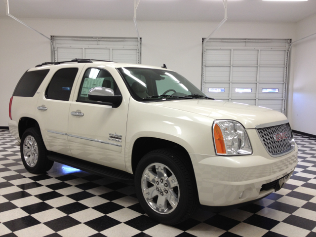 2013 GMC Yukon Wagon SE