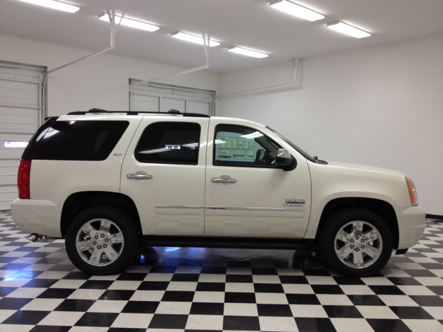 2013 GMC Yukon Wagon SE