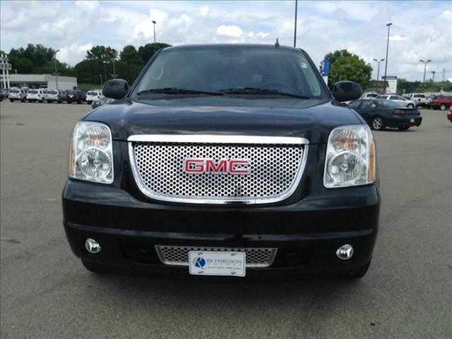 2013 GMC Yukon EX Sedan 4D