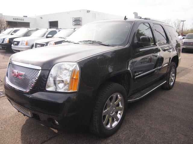 2013 GMC Yukon EX Sedan 4D