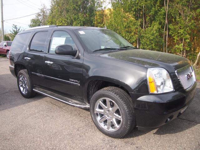 2013 GMC Yukon EX Sedan 4D