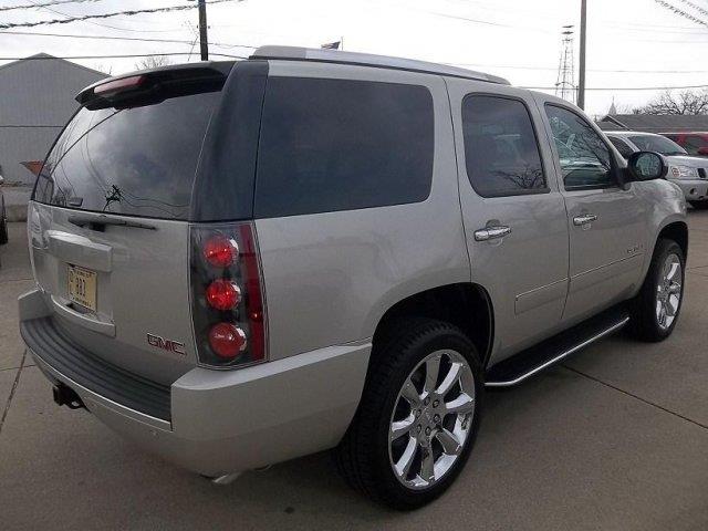 2013 GMC Yukon EX Sedan 4D