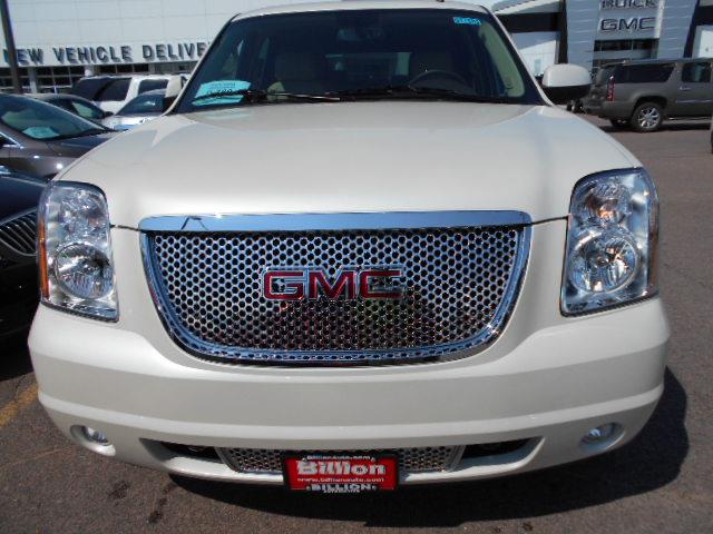 2014 GMC Yukon EX Sedan 4D